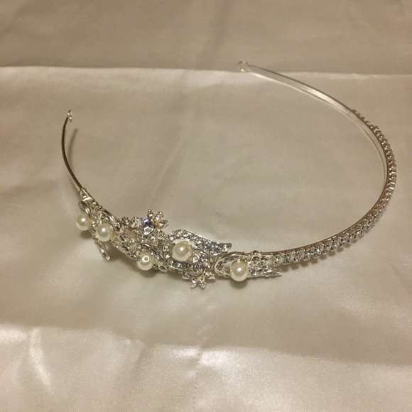 NWT David’s Bridal Wedding Headband/Headpiece main image 6